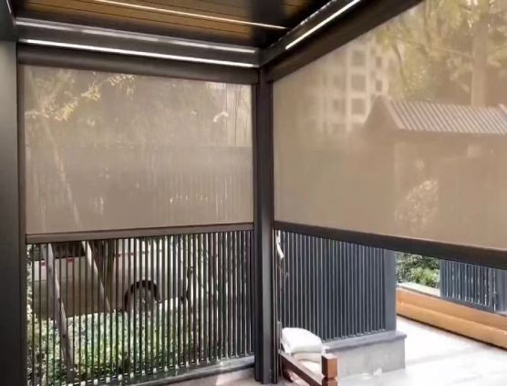 Windproof roller shutter